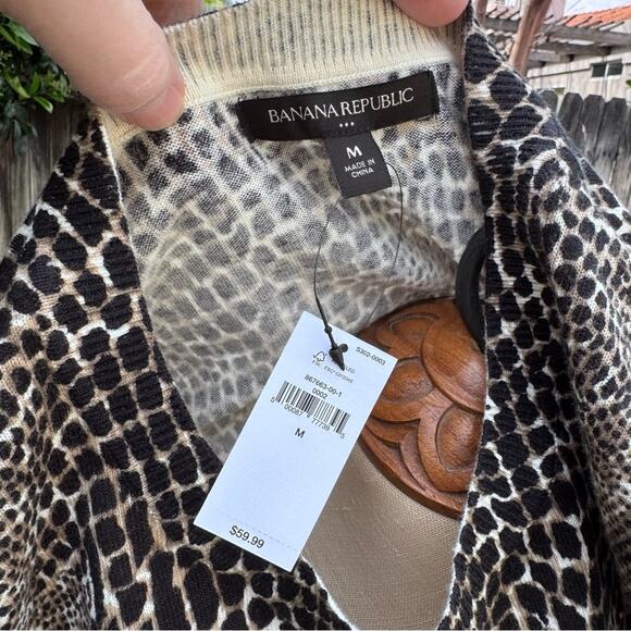 Banana Republic Factory Animal Print Crew Neck Light Sweater Women's Size M NWT - Picture 8 of 9